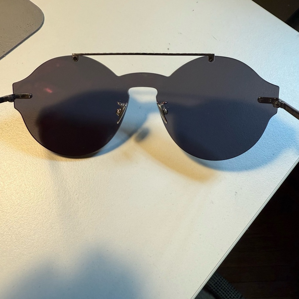 Bottega Veneta Sunglasses - Picture 5 of 5